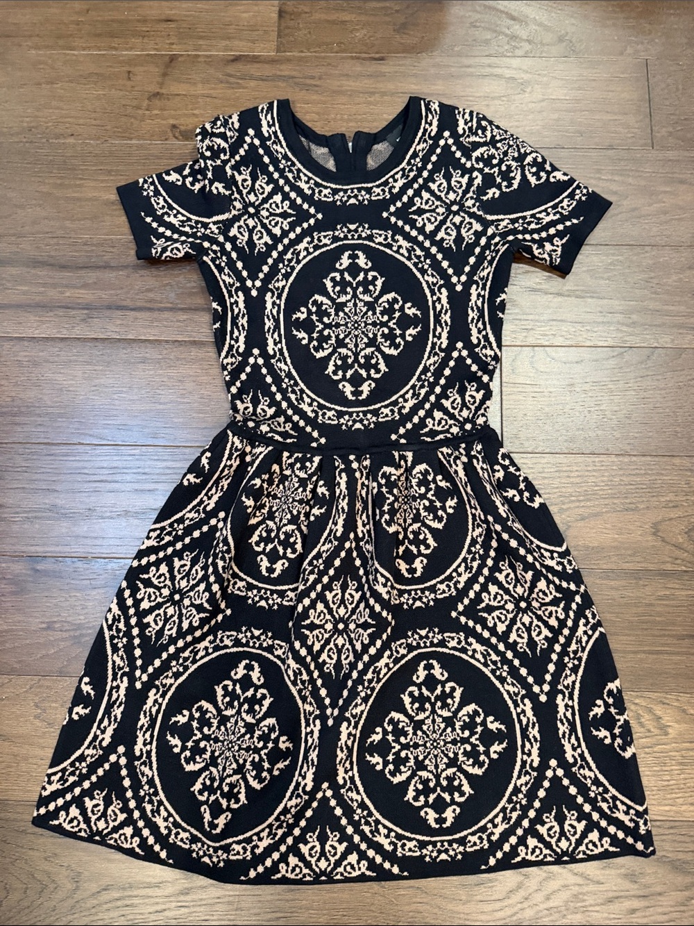 Romeo & Juliet Couture Black & Beige Fit-and-Flare Dress - Small - C31-065
